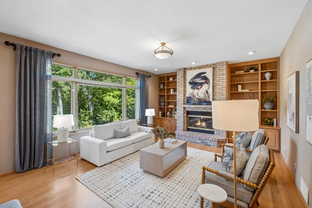 2078 Royale Drive Eagan, MN 55122