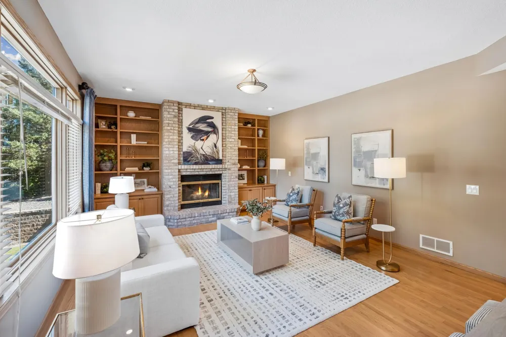 2078 Royale Drive Eagan, MN 55122
