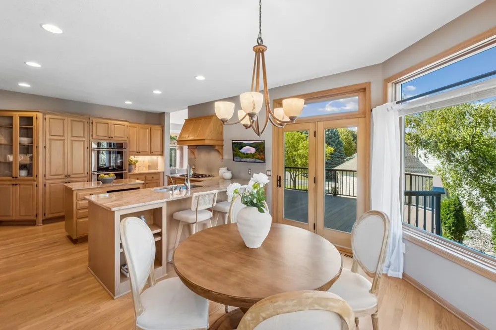 2078 Royale Drive Eagan, MN 55122