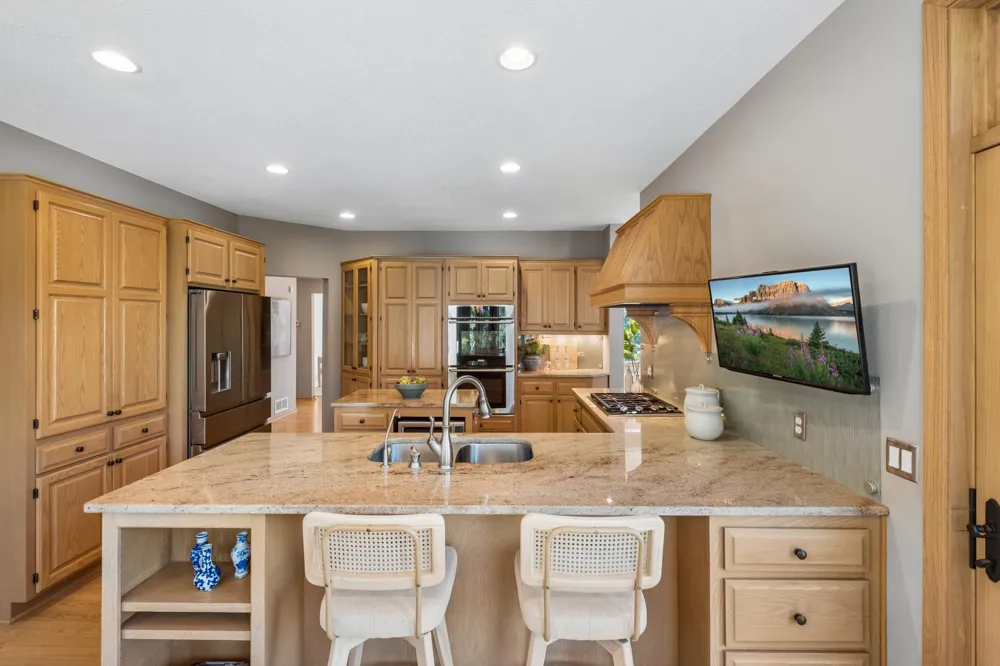 2078 Royale Drive Eagan, MN 55122
