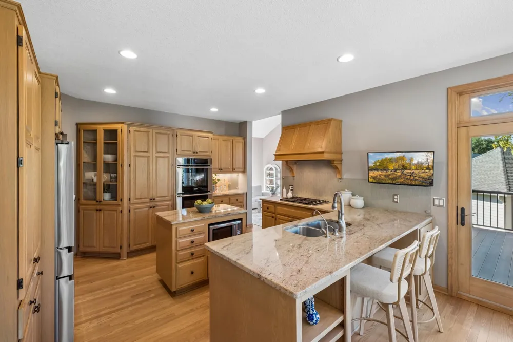 2078 Royale Drive Eagan, MN 55122