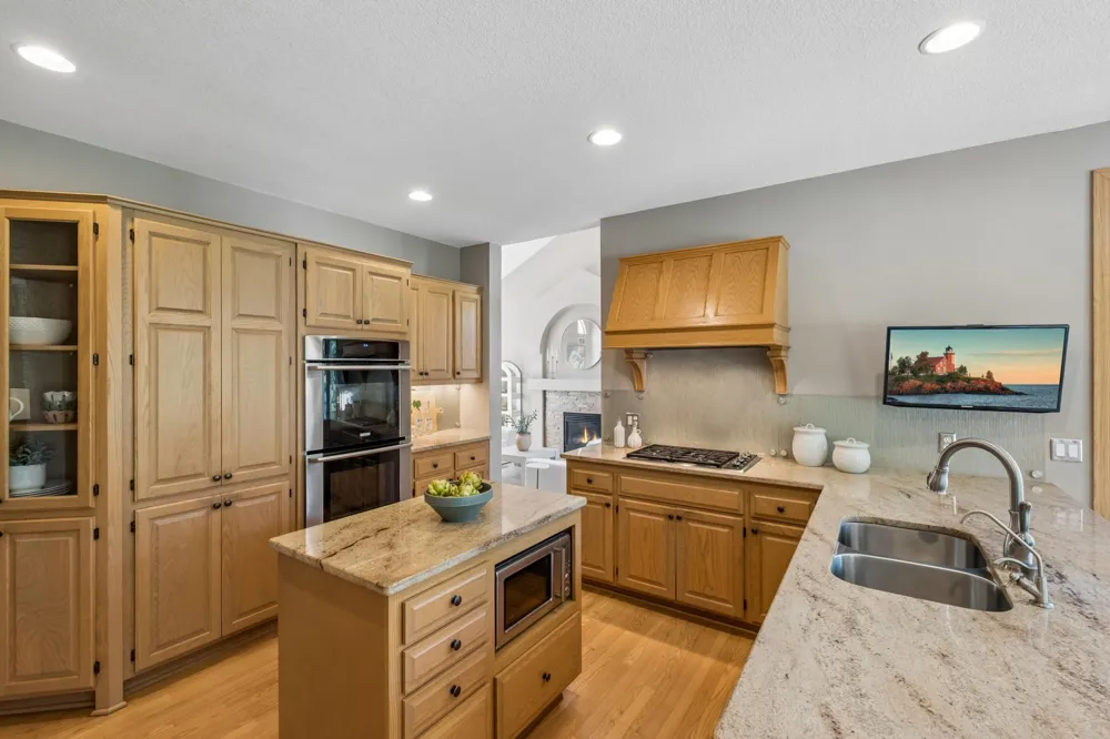 2078 Royale Drive Eagan, MN 55122