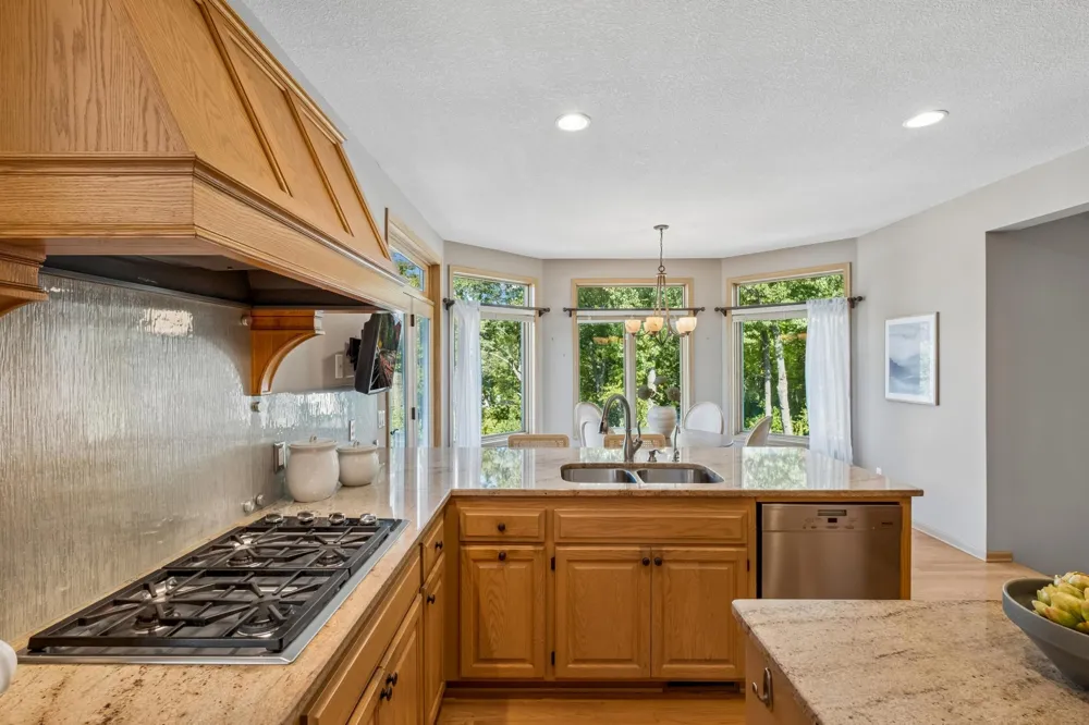 2078 Royale Drive Eagan, MN 55122