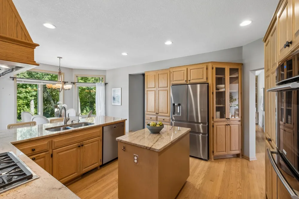 2078 Royale Drive Eagan, MN 55122