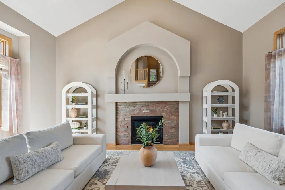 2078 Royale Drive Eagan, MN 55122