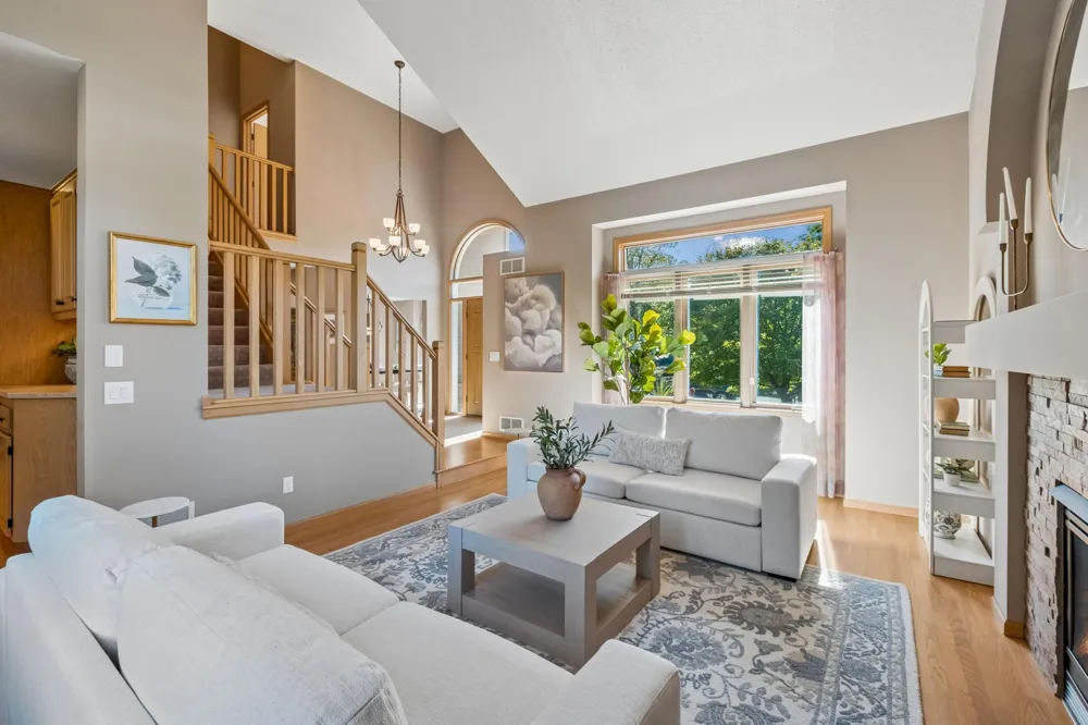 2078 Royale Drive Eagan, MN 55122