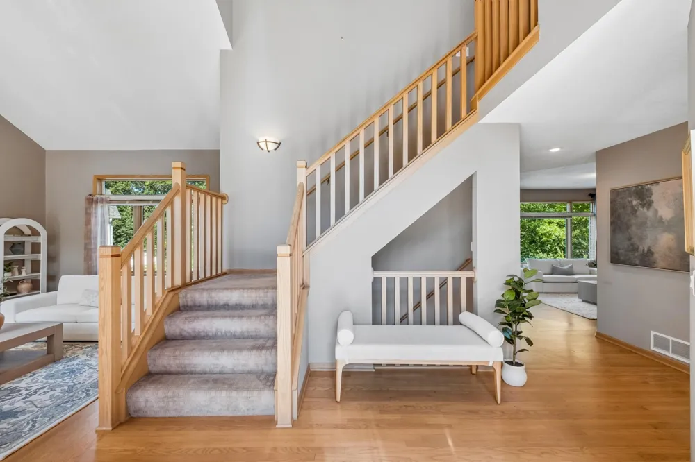 2078 Royale Drive Eagan, MN 55122
