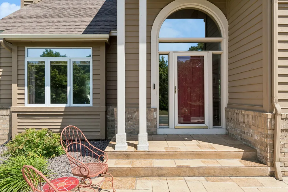 2078 Royale Drive Eagan, MN 55122