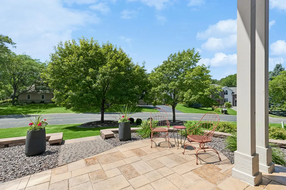 2078 Royale Drive Eagan, MN 55122