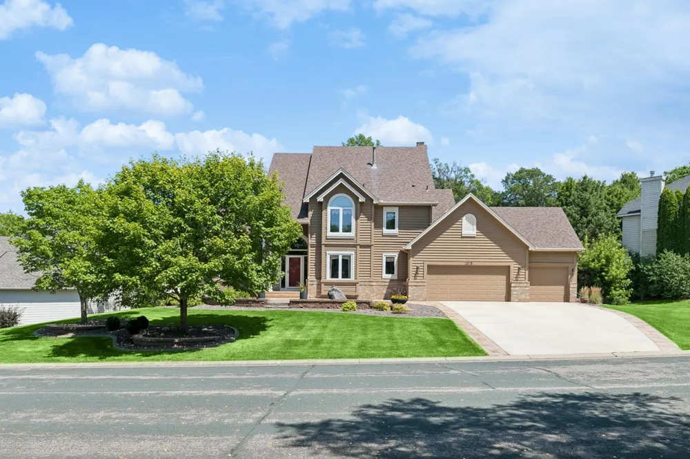 2078 Royale Drive Eagan, MN 55122