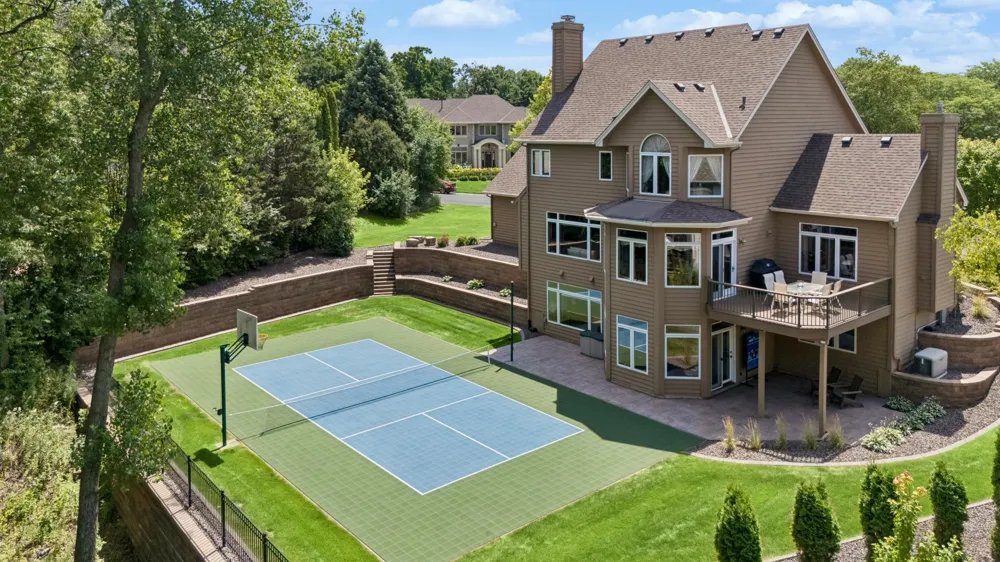 2078 Royale Drive Eagan, MN 55122