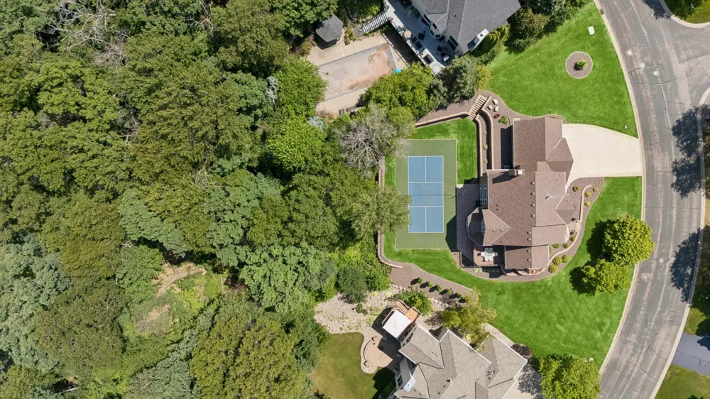 2078 Royale Drive Eagan, MN 55122