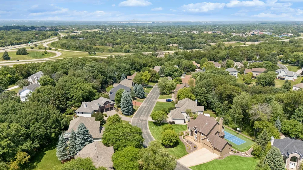 2078 Royale Drive Eagan, MN 55122