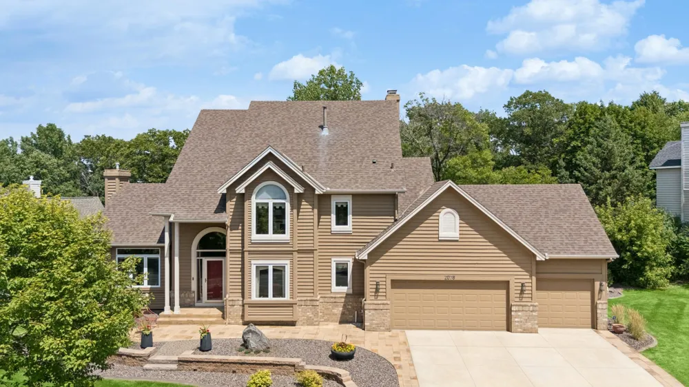 2078 Royale Drive Eagan, MN 55122