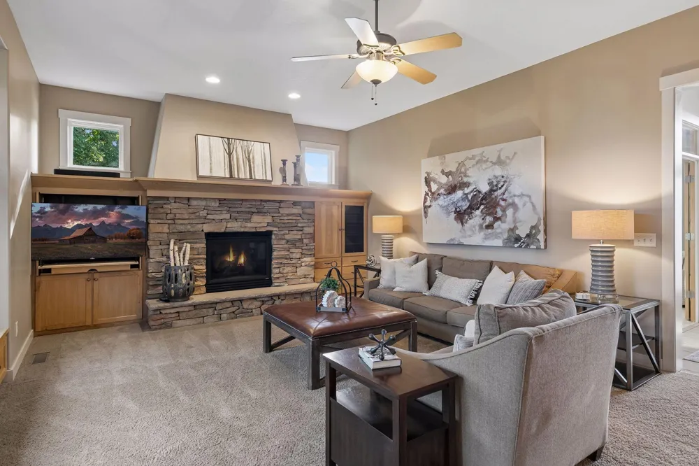 17866 179th Trail W Lakeville, MN 55044