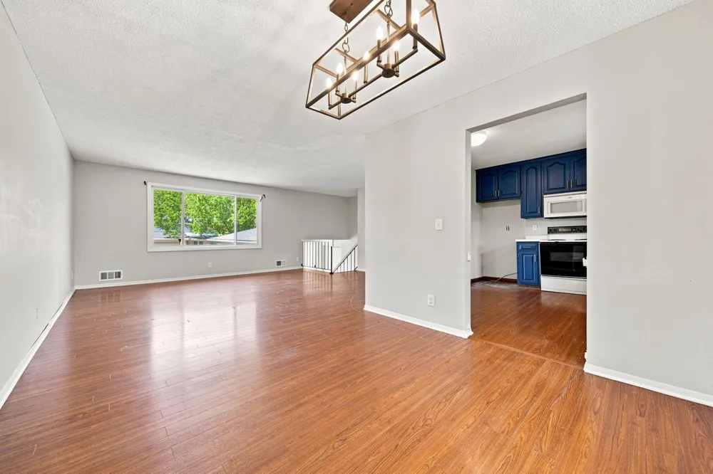 360 Brooks Avenue W Roseville, MN 55113