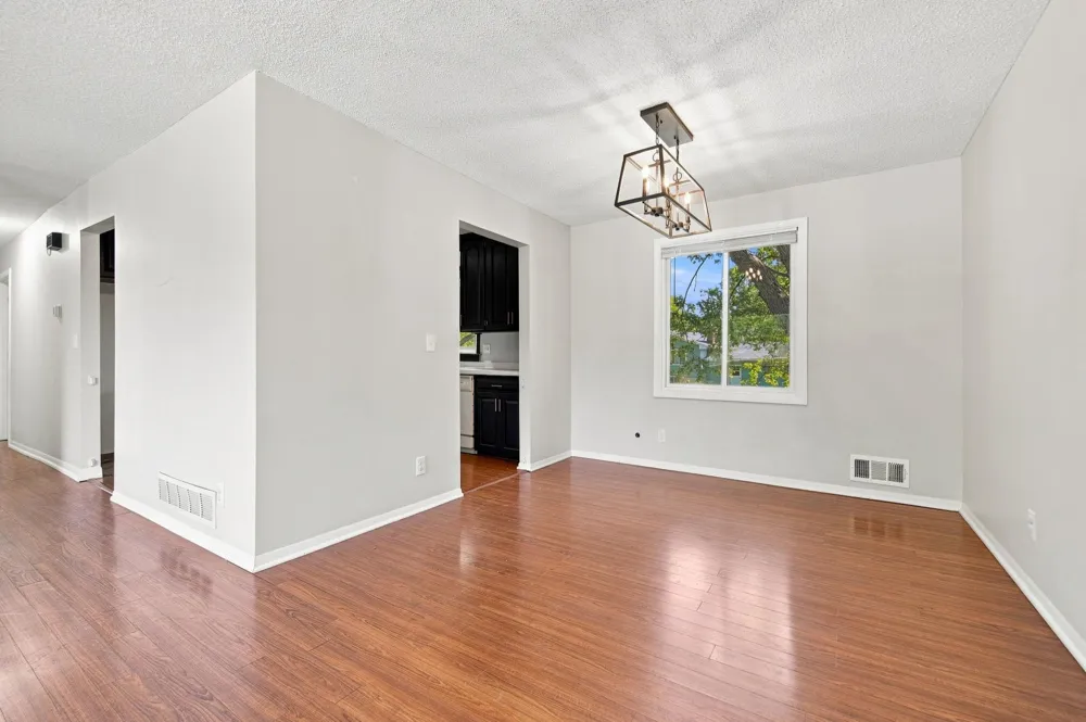 360 Brooks Avenue W Roseville, MN 55113
