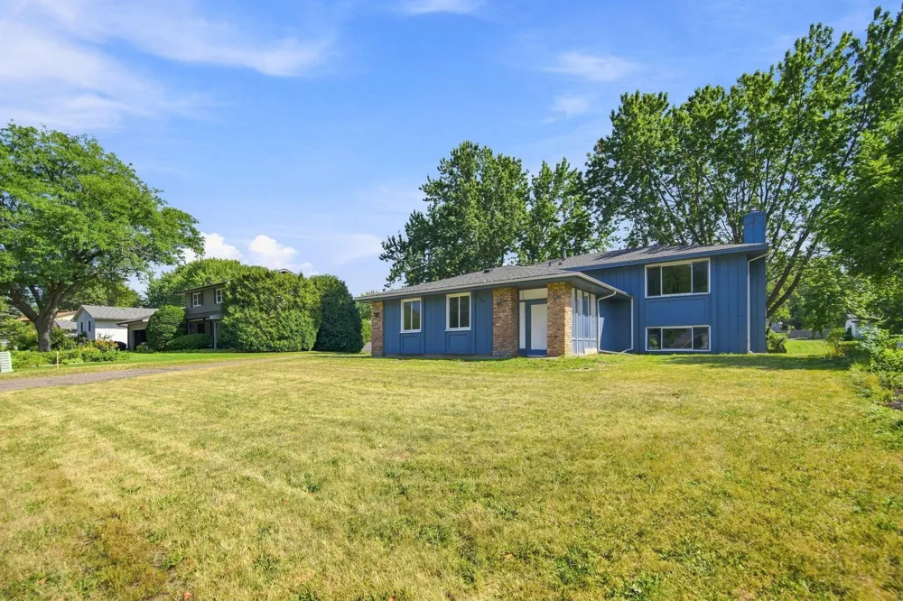 360 Brooks Avenue W Roseville, MN 55113