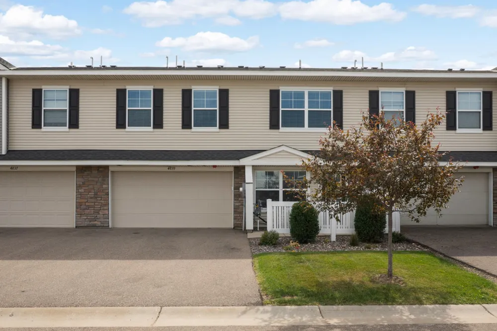 4839 Martingale Drive Woodbury, MN 55129
