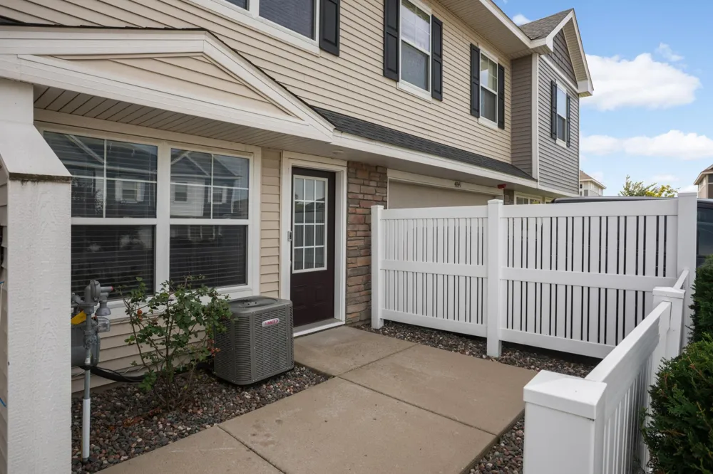 4839 Martingale Drive Woodbury, MN 55129