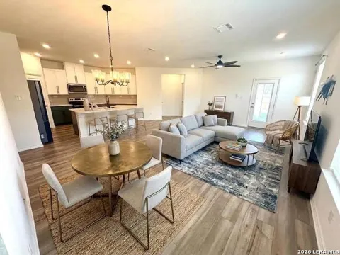 4015 Casita Mia