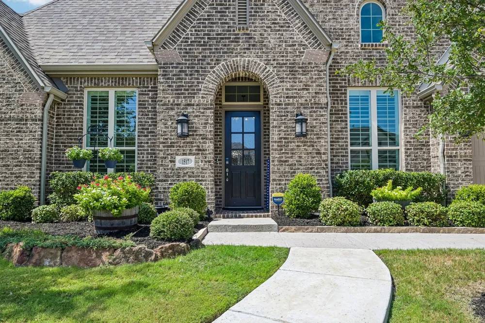 1517 Cedar Berry Drive Aubrey, TX 76227