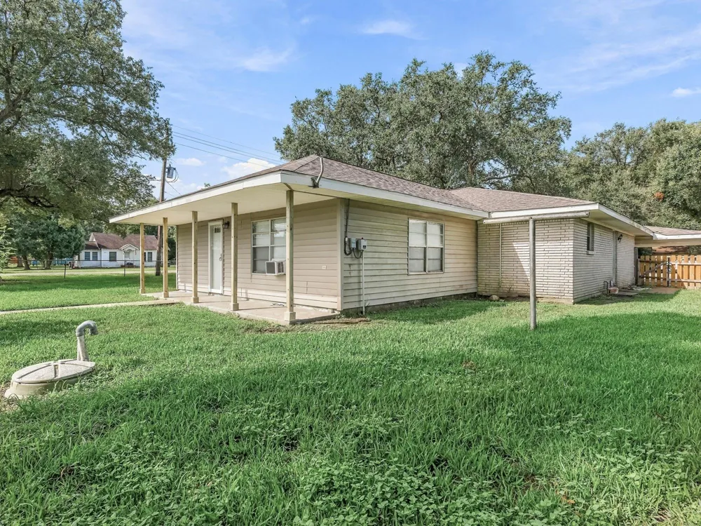 15589 San Jacinto Street Hamshire, TX 77622