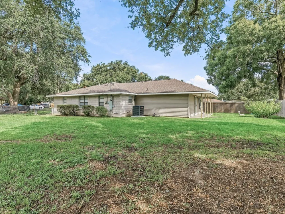 15589 San Jacinto Street Hamshire, TX 77622