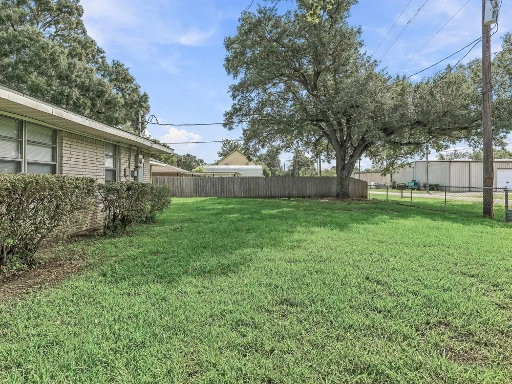 15589 San Jacinto Street Hamshire, TX 77622