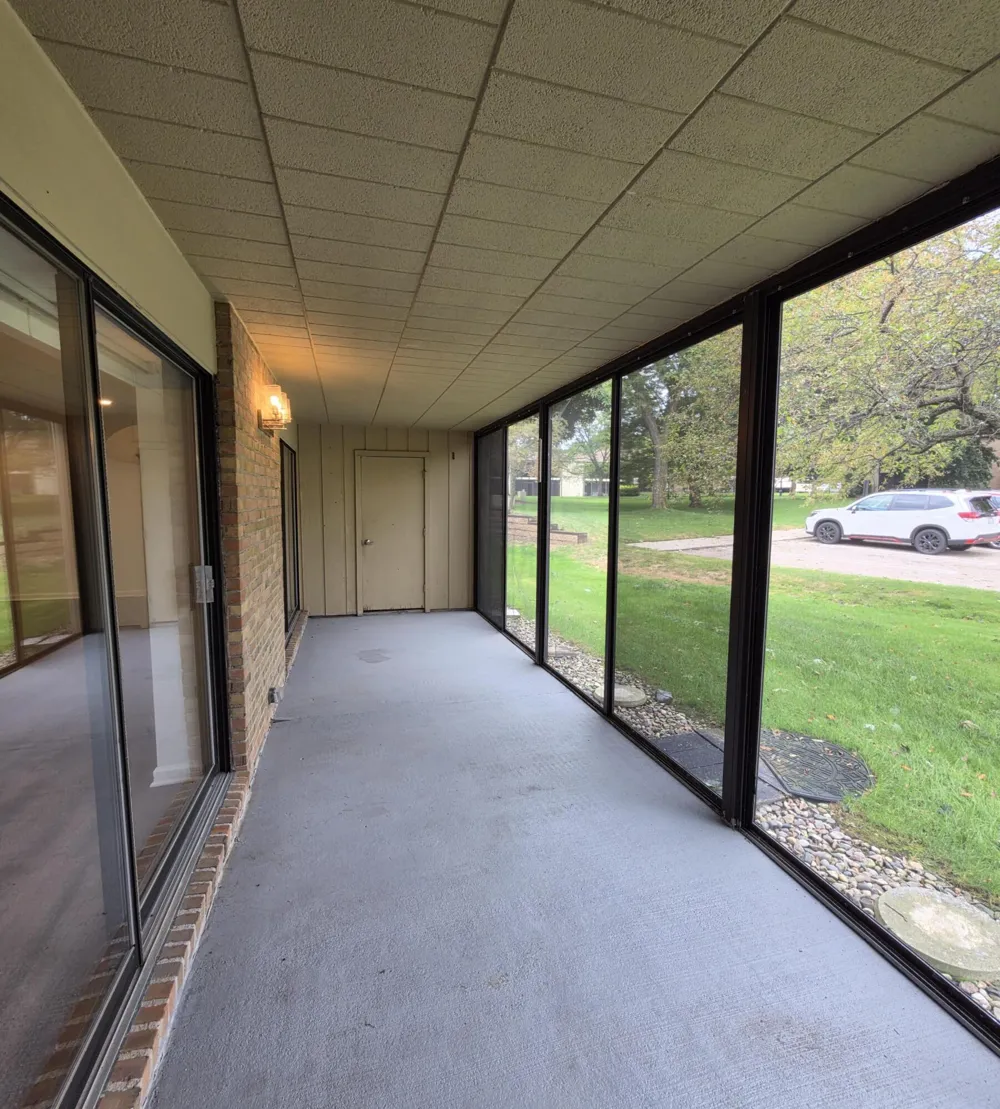 18233 University Park Drive Livonia, MI 48152