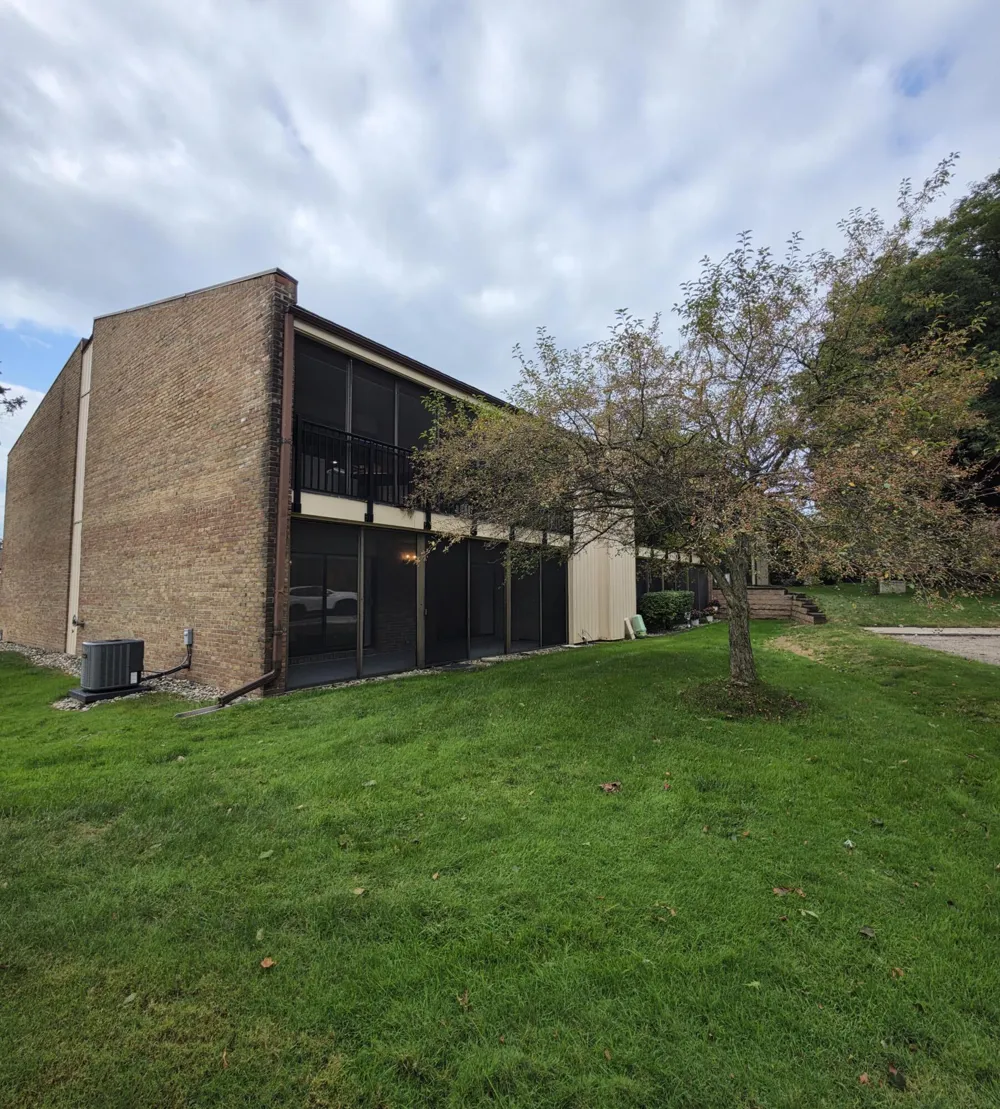 18233 University Park Drive Livonia, MI 48152