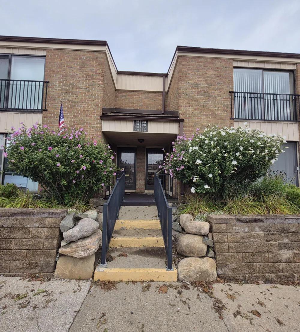 18233 University Park Drive Livonia, MI 48152
