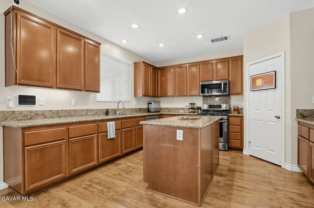 2460 Newberry Street Rosamond, CA 93560