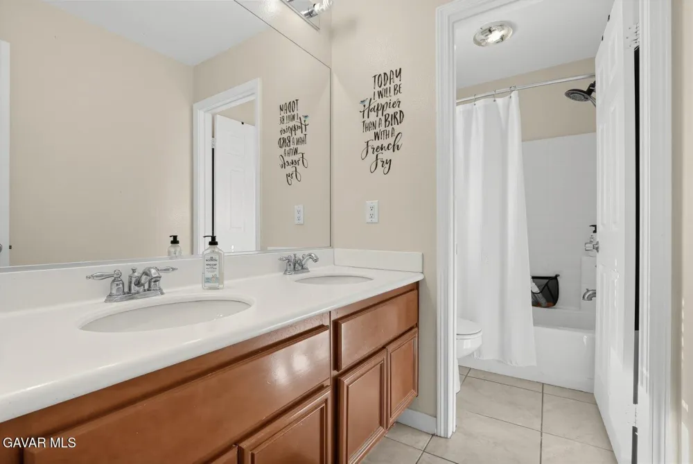 2460 Newberry Street Rosamond, CA 93560