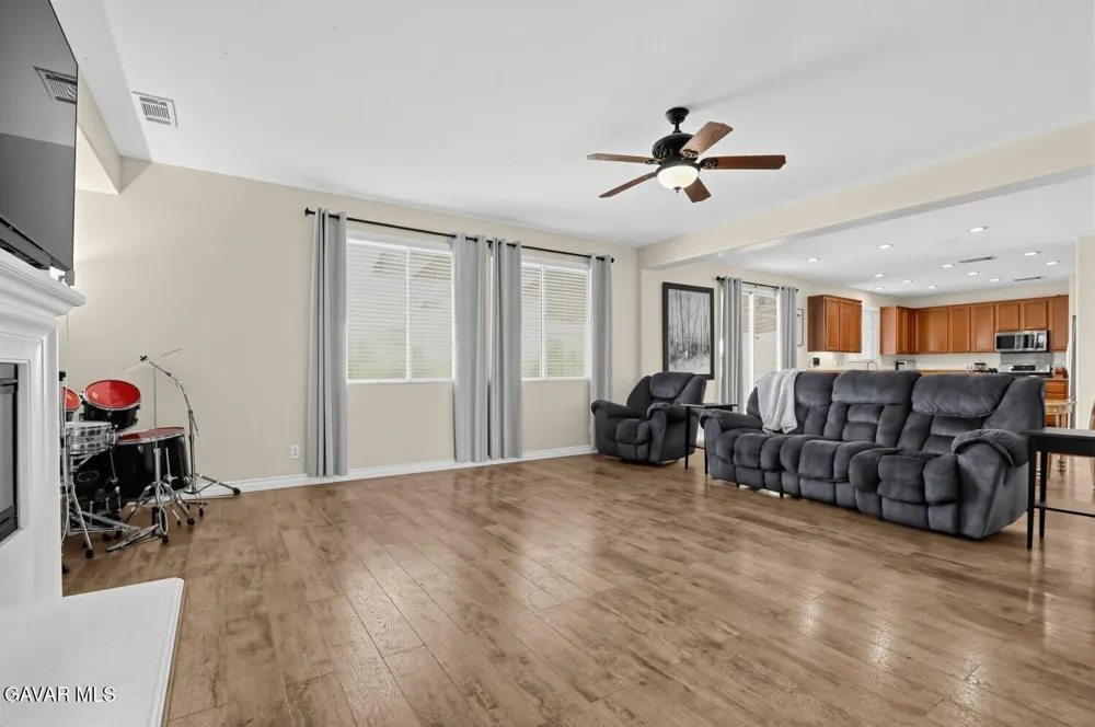2460 Newberry Street Rosamond, CA 93560