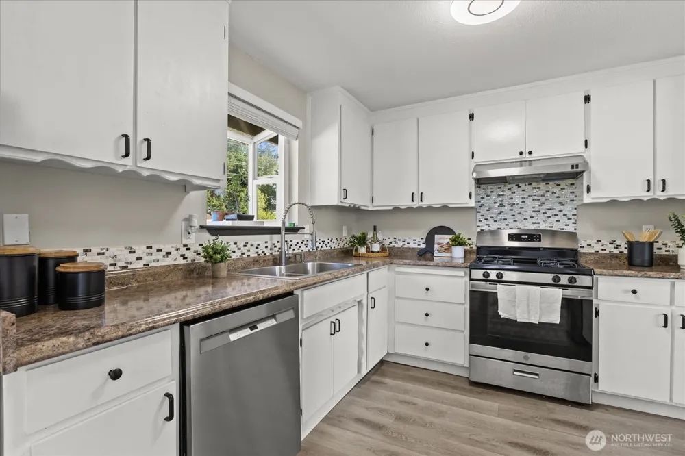 720 NW Hyak Drive Oak Harbor, WA 98277