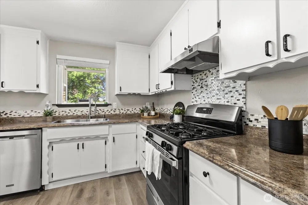 720 NW Hyak Drive Oak Harbor, WA 98277