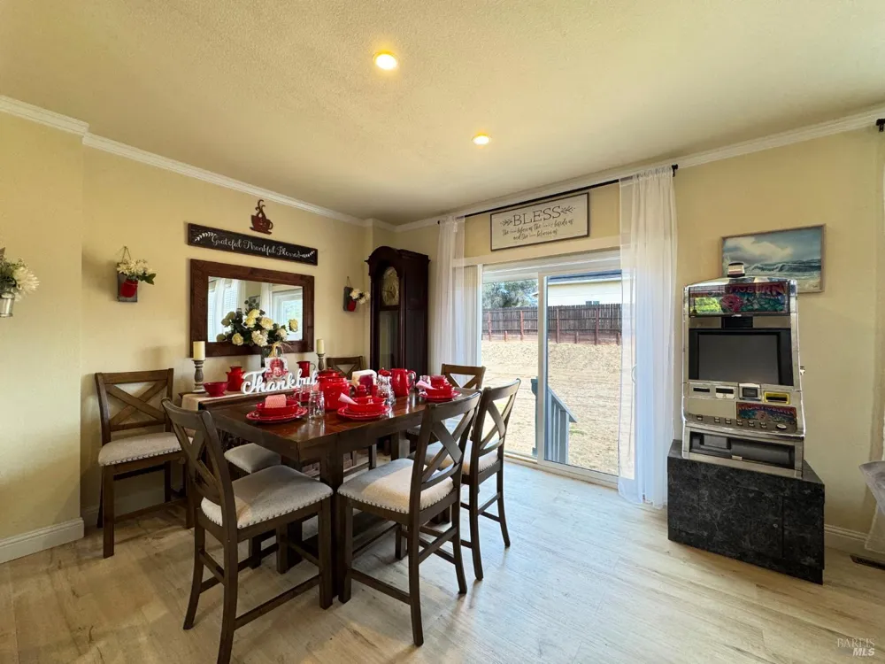 4051 Fisher Lake Drive Redwood Valley, CA 95470