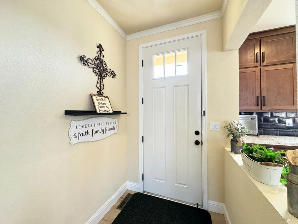 4051 Fisher Lake Drive Redwood Valley, CA 95470