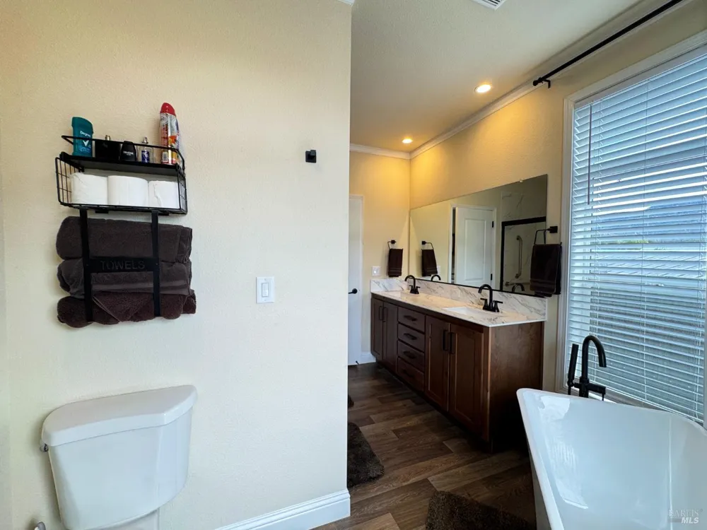 4051 Fisher Lake Drive Redwood Valley, CA 95470