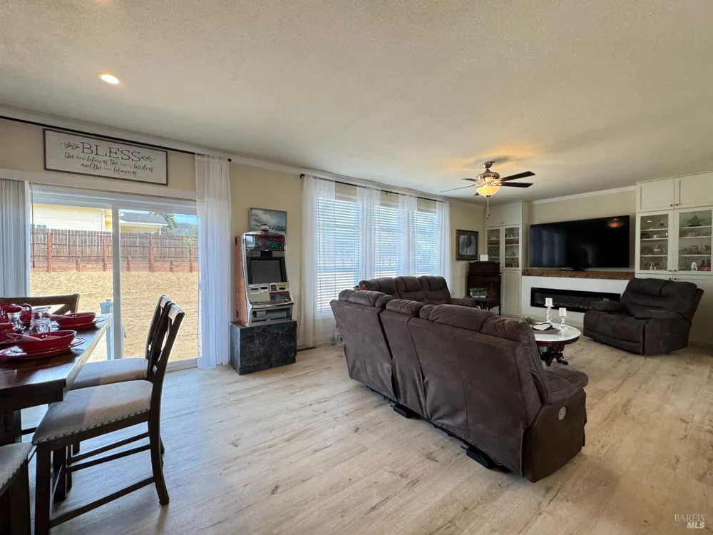 4051 Fisher Lake Drive Redwood Valley, CA 95470