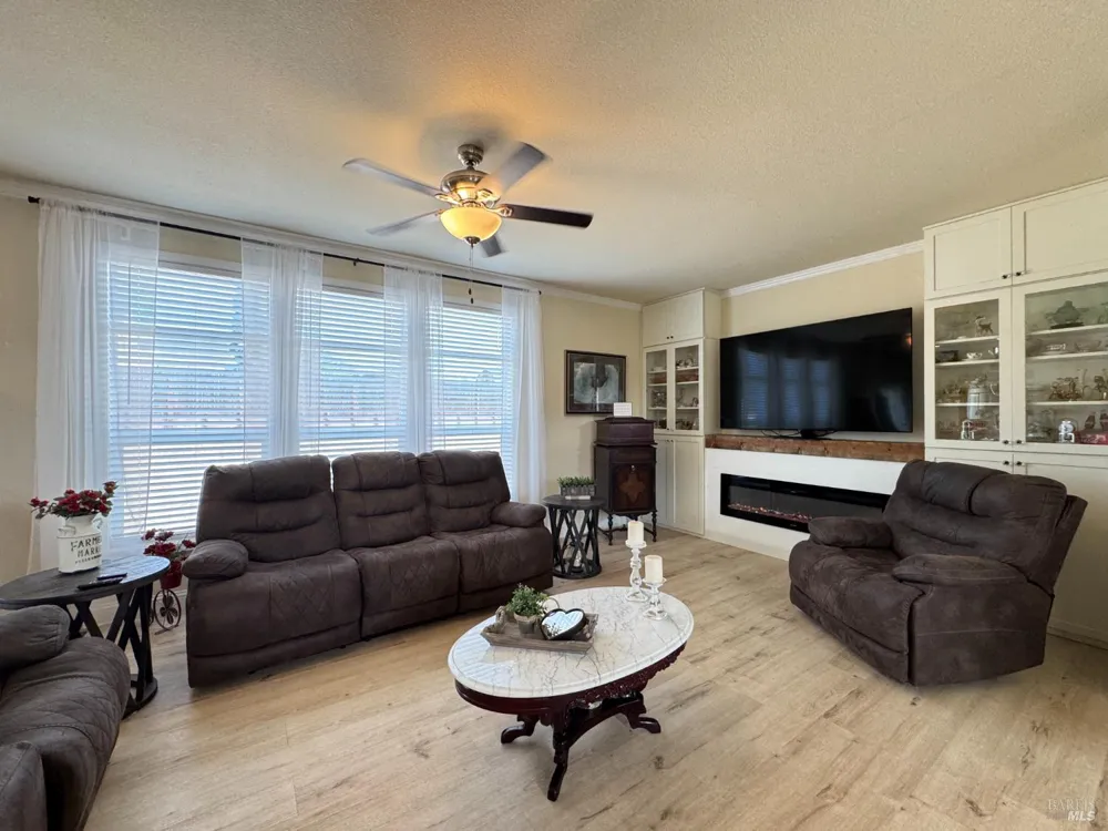 4051 Fisher Lake Drive Redwood Valley, CA 95470