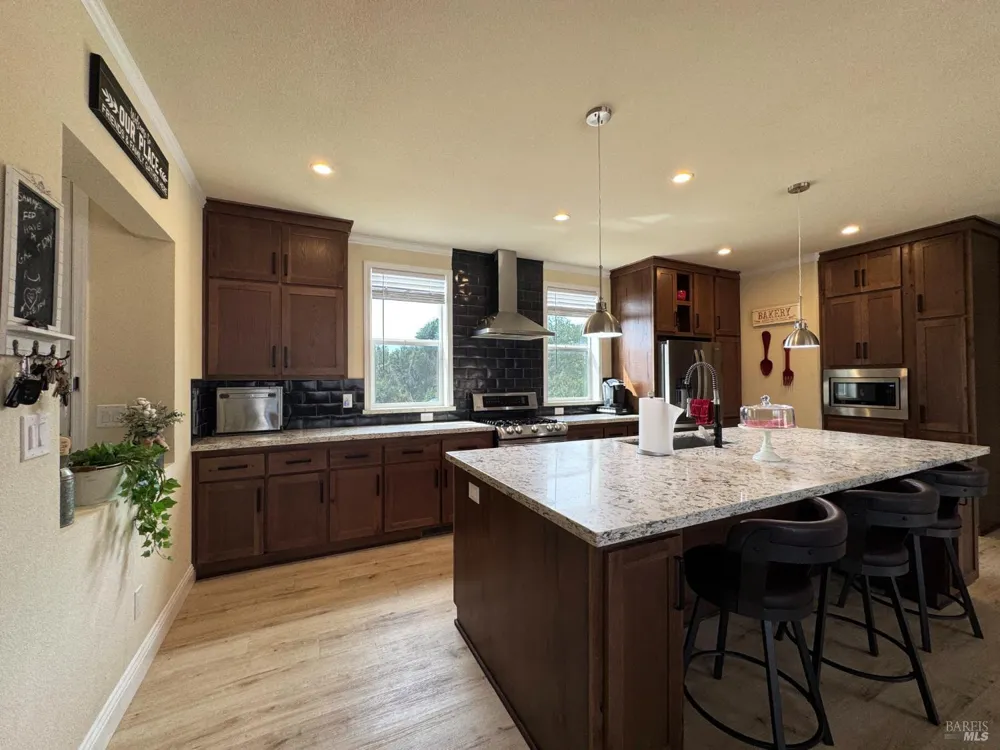 4051 Fisher Lake Drive Redwood Valley, CA 95470