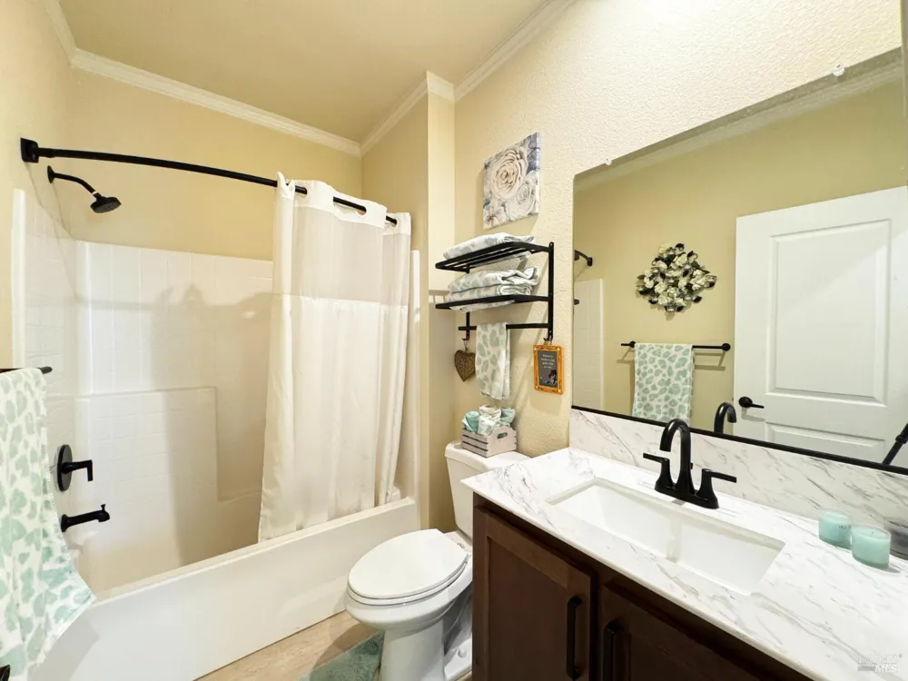 4051 Fisher Lake Drive Redwood Valley, CA 95470