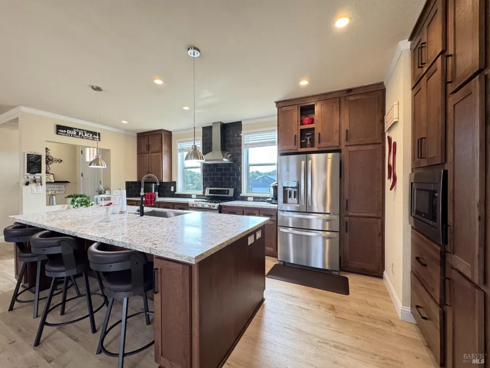 4051 Fisher Lake Drive Redwood Valley, CA 95470