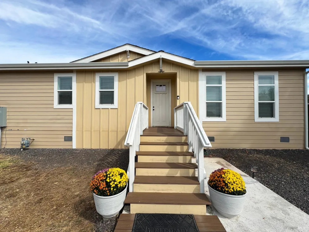 4051 Fisher Lake Drive Redwood Valley, CA 95470