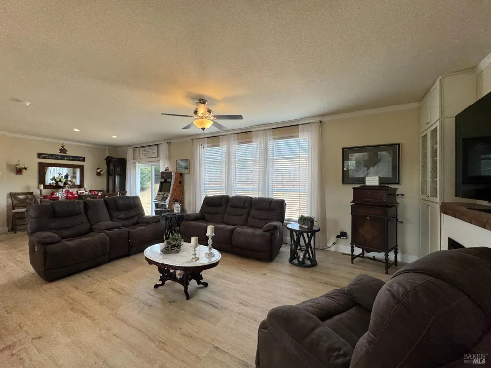 4051 Fisher Lake Drive Redwood Valley, CA 95470