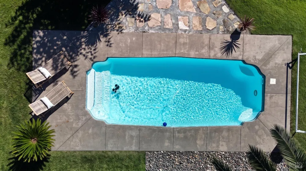 1459 Jahn Drive Santa Rosa, CA 95401