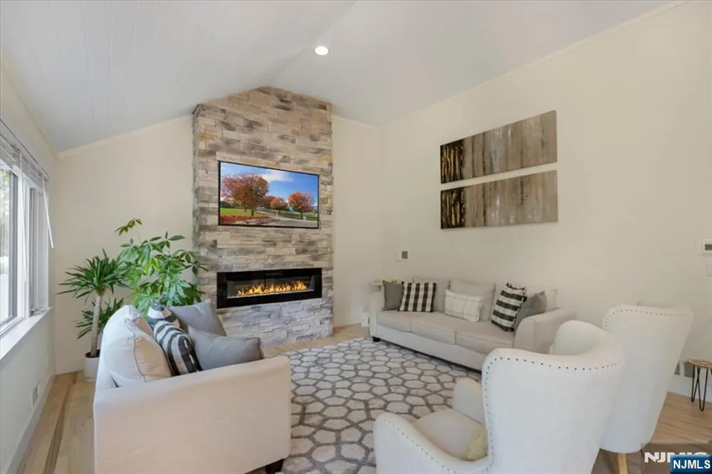 53 Sylvan Terrace Wayne, NJ 07470