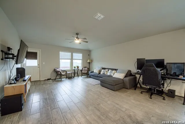 222 HIGH FENCE RD San Antonio, TX 78253